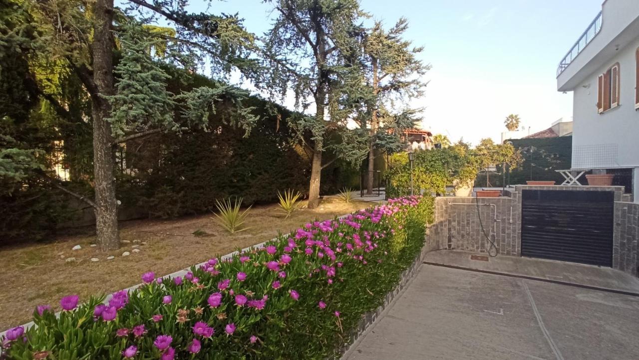 Villa Mary - Apartments Trani Exterior photo